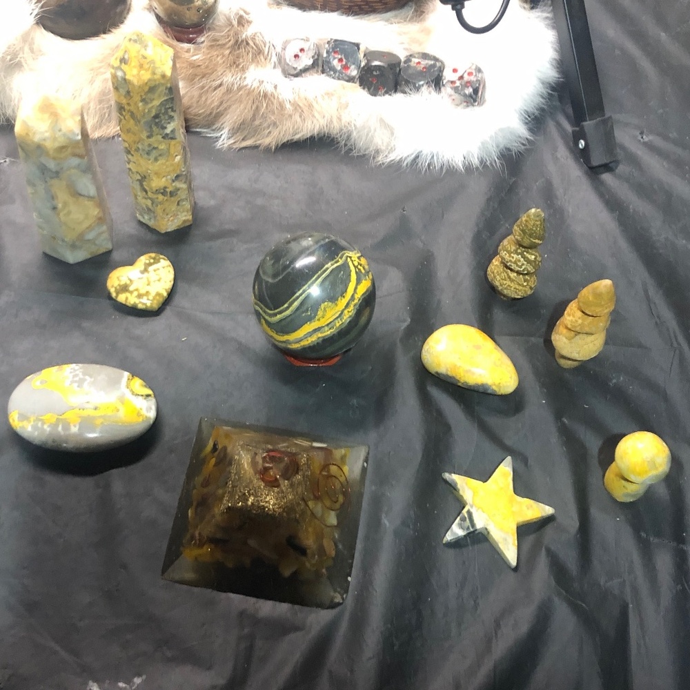 Bumblebee jasper set 59mm sphere